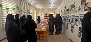بازدید مسئولین از نمایشگاه کتاب وگالری عکس به مناسبت دهه فجر