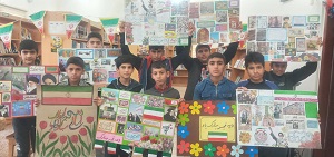 اجرای روزنامه دیواری توسط مدرسه پسرانه شهید اشرفی به مناسبت دهه فجر